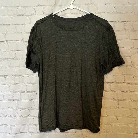 Lululemon Men's t-shirt size Medium Bin F - Picture 1 of 6